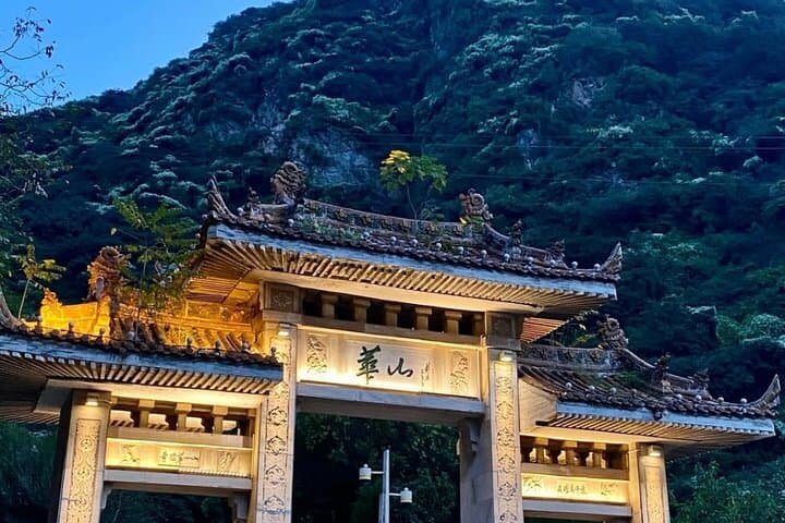 Huashan Cable Car Day Trip from Xi'an — West Peak, Plank Walk & Temples photo 2
