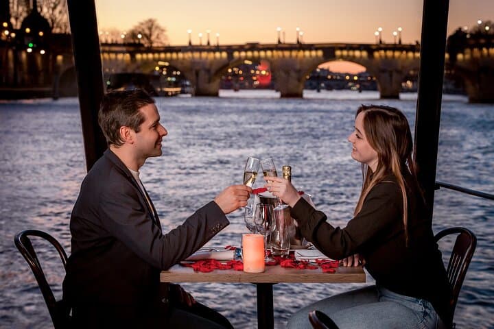 Seine Dinner Cruise with Champagne and Window Seating: Evening River Tour in Paris