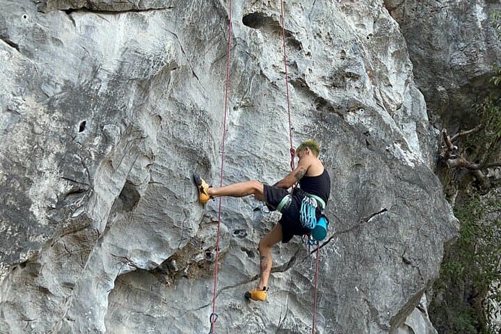 Half-Day Rock Climbing on Cat Ba Island — Lan Ha Bay Limestone Routes & Practical Guide photo 3