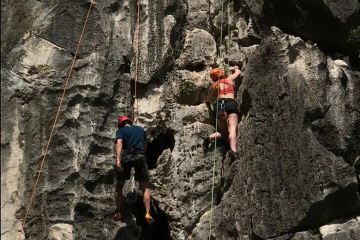 Half-Day Rock Climbing on Cat Ba Island — Lan Ha Bay Limestone Routes & Practical Guide photo 5