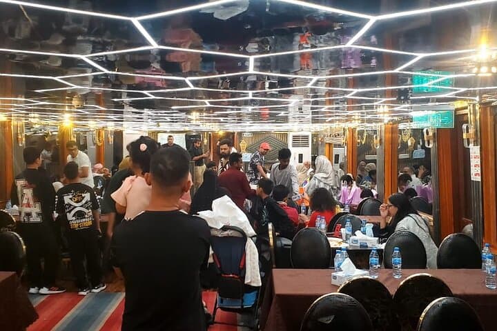 Dubai Dhow Cruise VIP Dining: Evening Buffet & Live Shows on Dubai Creek photo 5