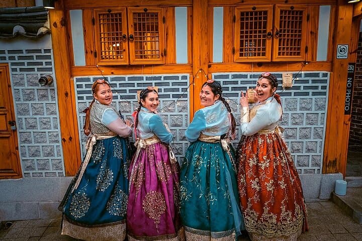 Seoul Korean Culture Trail: Gyeongbokgung, Bukchon & Bugak Palgakjeong Tour photo 4