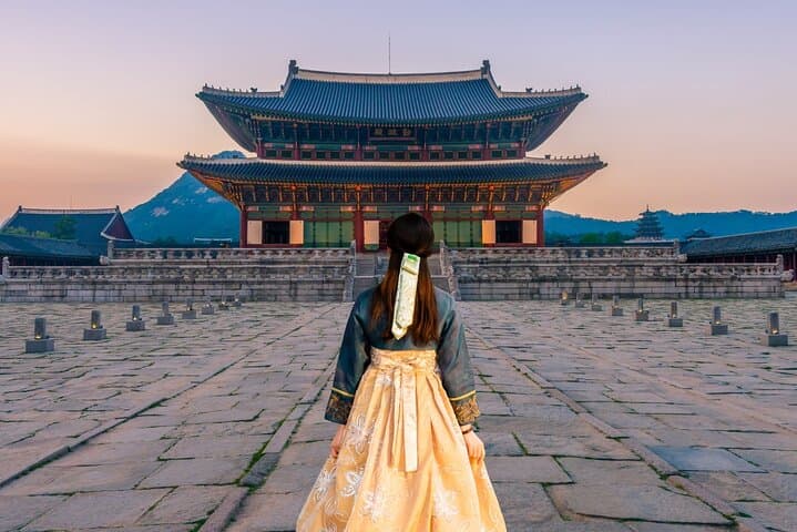 Seoul Korean Culture Trail: Gyeongbokgung, Bukchon & Bugak Palgakjeong Tour photo 1
