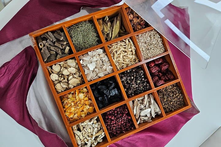 Herbal Tea Class & Korean Medicine Tour in Seoul — Make Your Own Medicinal Blend photo 1