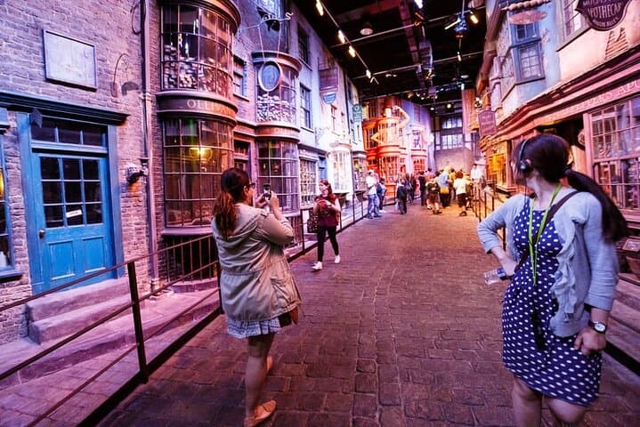 Inside the Making of Harry Potter: Warner Bros. Studio Tour from London