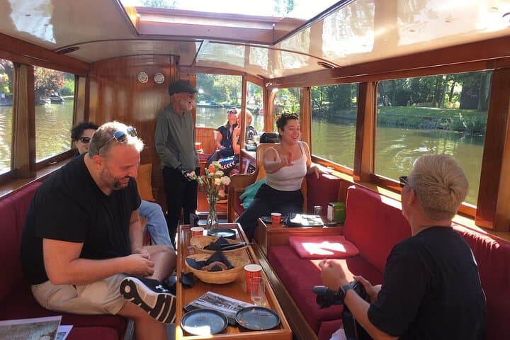 Electric Jonckvrouw Canal Cruise: Small-Group Amsterdam Experience
