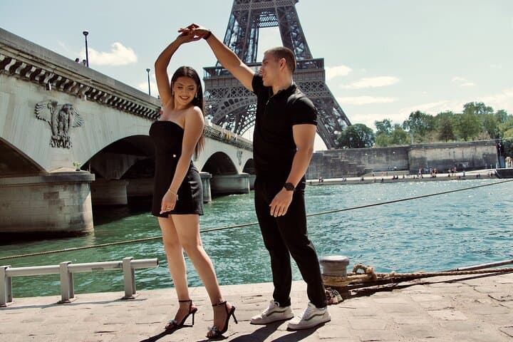 Private Photoshoot at the Eiffel Tower — Professional Session from Trocadéro photo 6