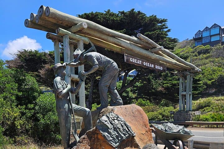 Great Ocean Road Small-Group Tour: 12 Apostles, Dingos & Lunch from Melbourne photo 4