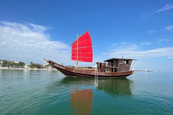 Sam Roi Yot & Dolphin Bay Full-Day Cruise from Hua Hin