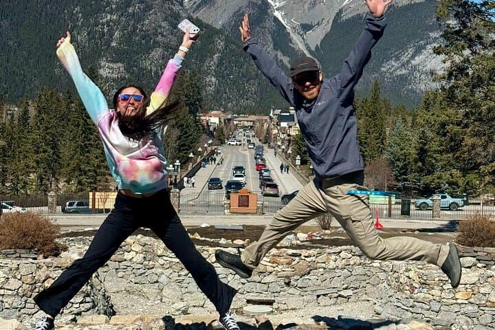 Banff Town Highlights: 2-Hour Walking Tour Along the Bow River & Historic Sites