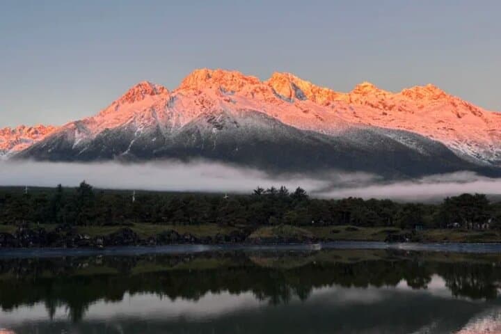 Jade Dragon Snow Mountain Small-Group Tour: Glacier Park & Blue Moon Valley photo 4