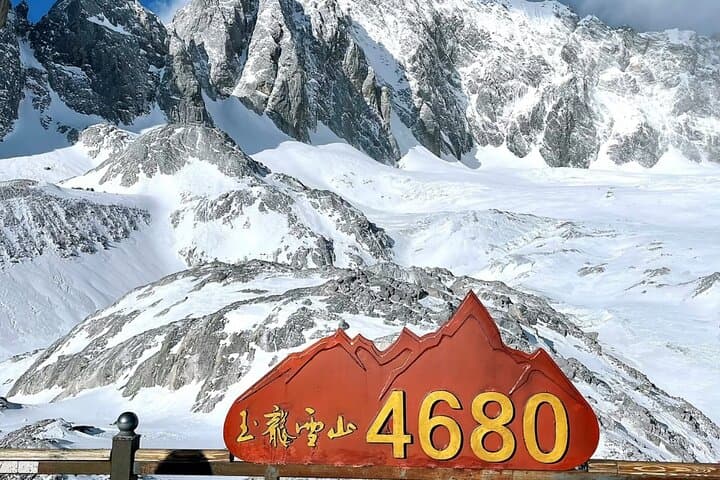 Jade Dragon Snow Mountain Small-Group Tour: Glacier Park & Blue Moon Valley