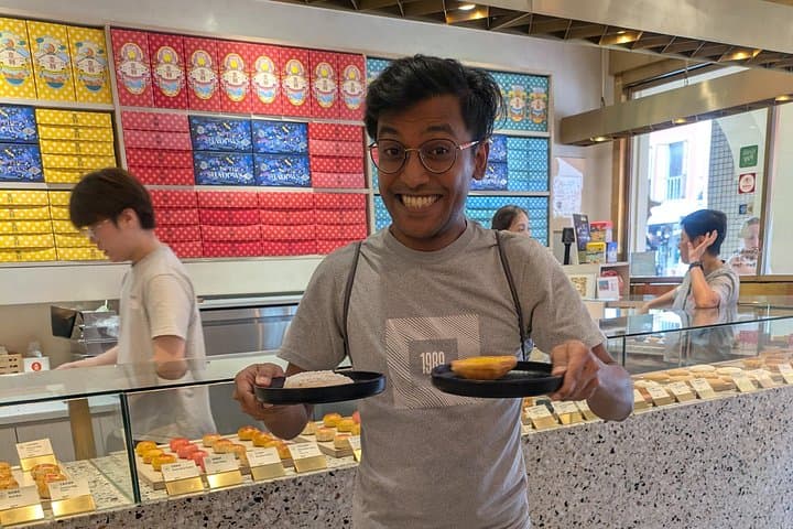 Chinatown Food Treasure Hunt: Self-Guided Singapore Tasting Tour photo 2