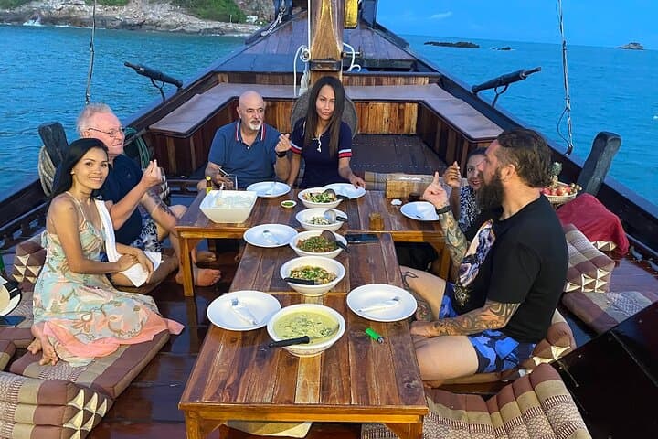 Hua Hin Sunset Cruise: Thai Dinner, Snorkeling & Paddleboarding