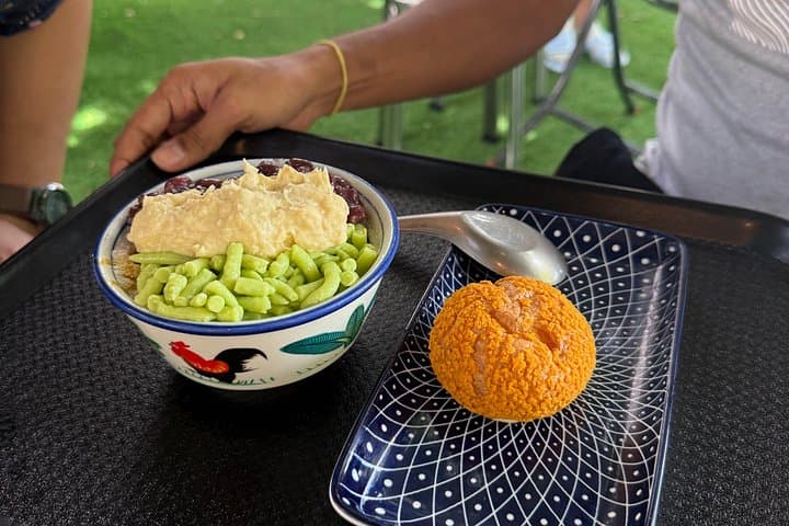 Chinatown Food Treasure Hunt: Self-Guided Singapore Tasting Tour photo 5
