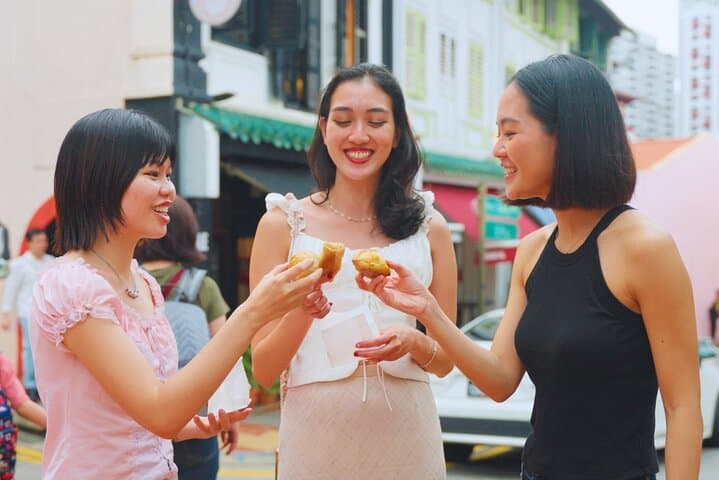 Chinatown Food Treasure Hunt: Self-Guided Singapore Tasting Tour