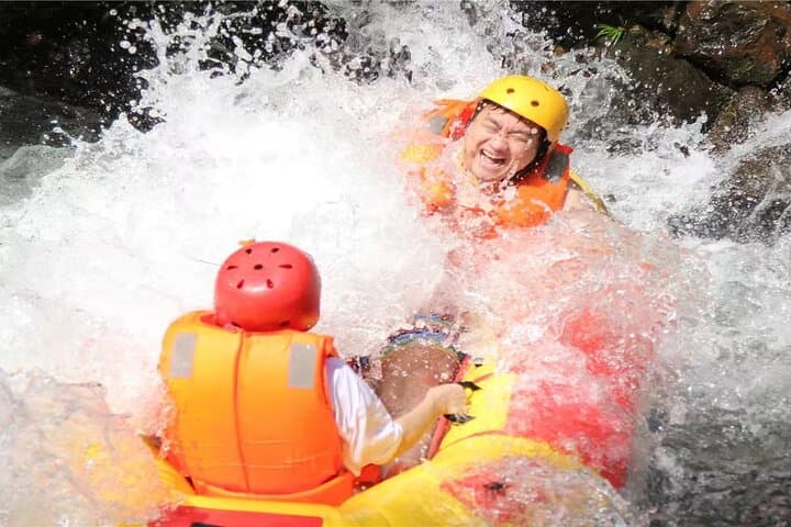 Dragon Neck River Rafting in Yangshuo — 6km Drift Through Karst Canyons
