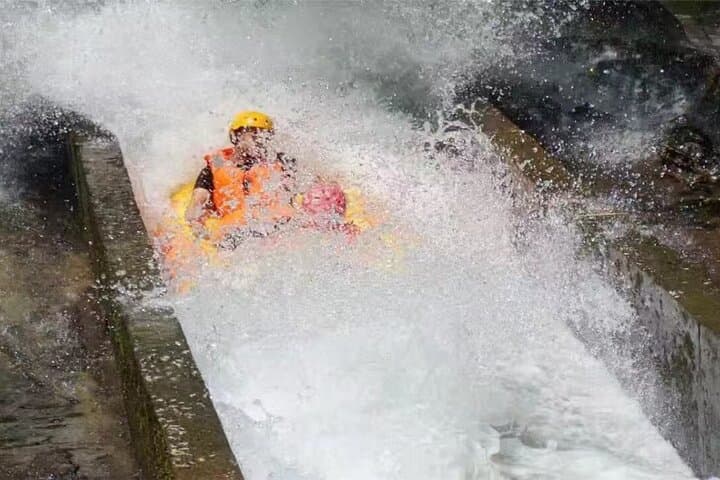 Dragon Neck River Rafting in Yangshuo — 6km Drift Through Karst Canyons photo 6