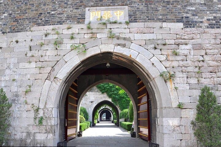 Private Nanjing Highlights Tour: Sun Yat-Sen Mausoleum, Zhonghua Gate & Confucius Temple photo 3