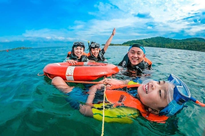 Pig Island and Koh Taen Snorkel Tour from Koh Samui: Pigs, Reefs & Island Views photo 2