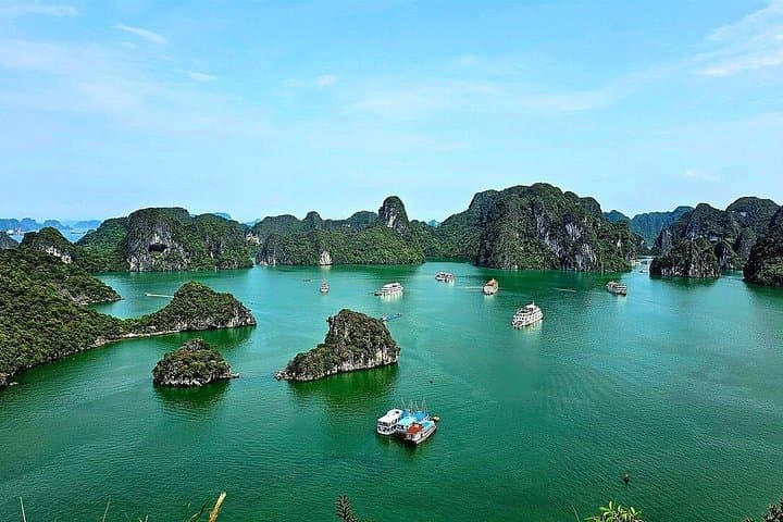 Ha Long Deluxe Day Cruise: Kayaking, Sung Sot Cave & Sunset Party
