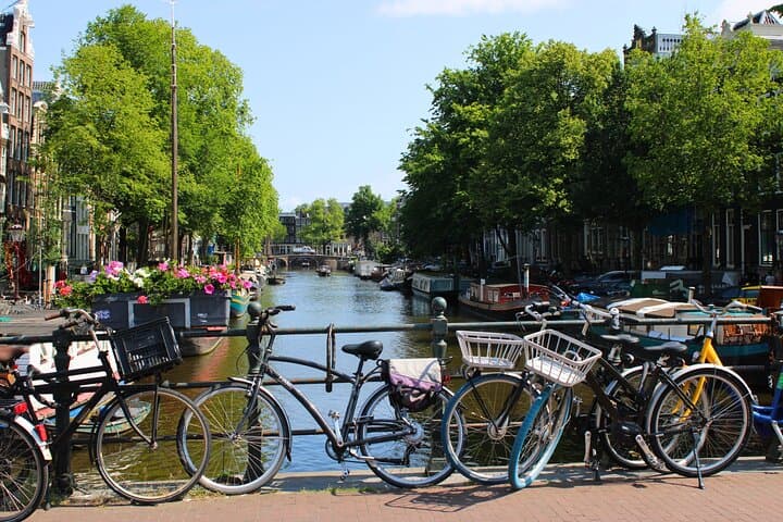 Private Kids Tour Amsterdam: Interactive Family Walking Treasure Hunt photo 4