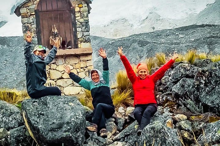 Laguna 69 Day Trek from Huaraz: Turquoise Lake & Chacraraju Views photo 4