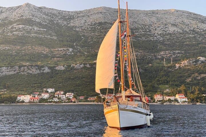 Half-Day Traditional Boat Tour Around Korčula & Badija