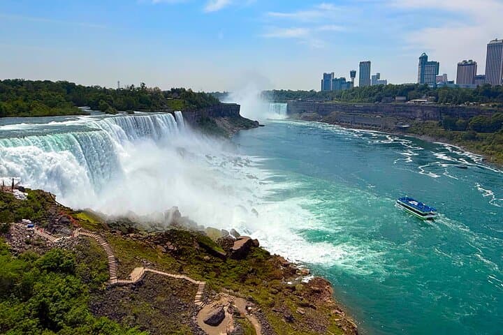 Niagara in a Nutshell: Maid of the Mist & Cave of the Winds Combo Tour photo 5