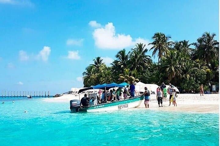 VIP Day Trip to Johnny Cay, Haynes Cay Aquarium & Mangroves — San Andrés
