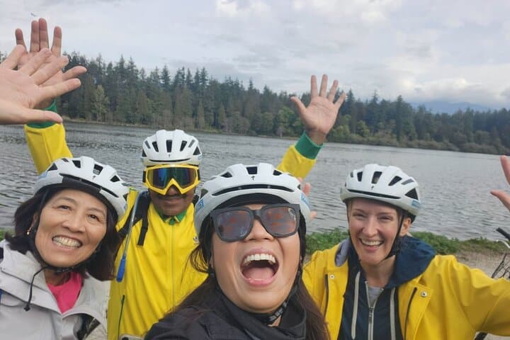 Stanley Park & Vancouver Bike Tour — 4-Hour City Highlights photo 4