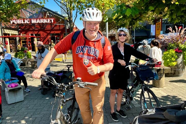 Stanley Park & Vancouver Bike Tour — 4-Hour City Highlights photo 1