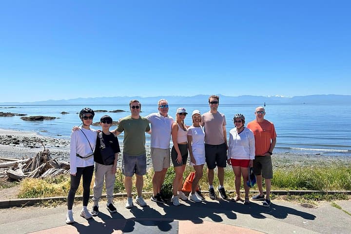 Victoria City Bike Tour: 3-Hour Highlights with eBike Option photo 2