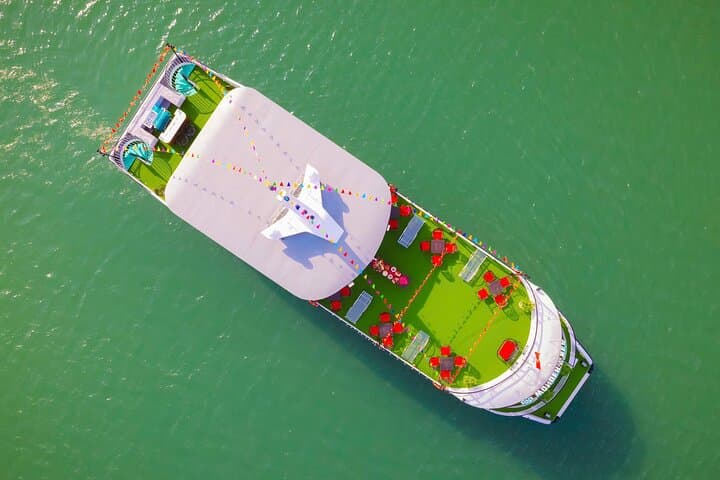 Luxury Halong Bay Cruise: Kayaking, Caves & Titop Island Day Trip photo 3