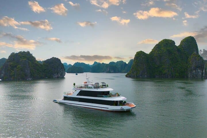 Lan Ha Bay Luxury Day Cruise from Cat Ba — D'Charme Highlights & Practical Guide