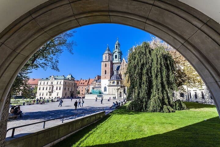 Self-Guided Audio Tour of Wawel Hill: History, Views & Practical Tips