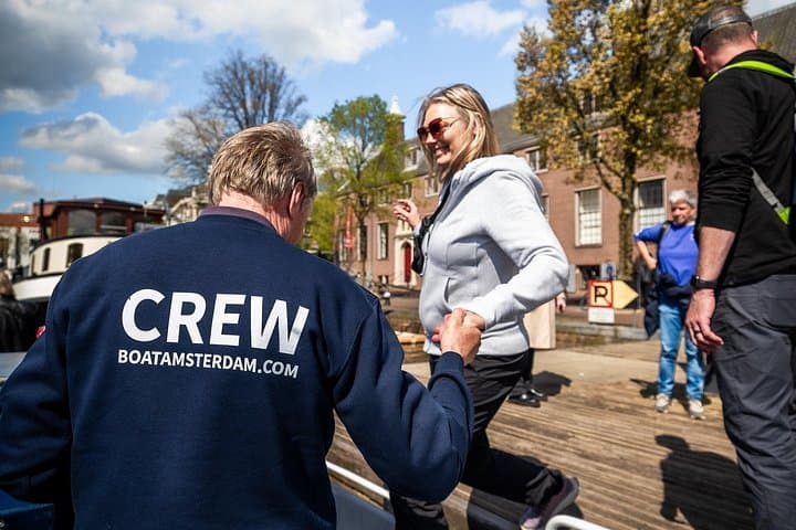 Open Boat Canal Cruise in Amsterdam Old City Centre — Eco Electric Canals photo 4