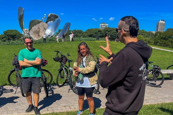 Palermo & Recoleta Private Bike Tour: Buenos Aires Local-Host Experience photo 4
