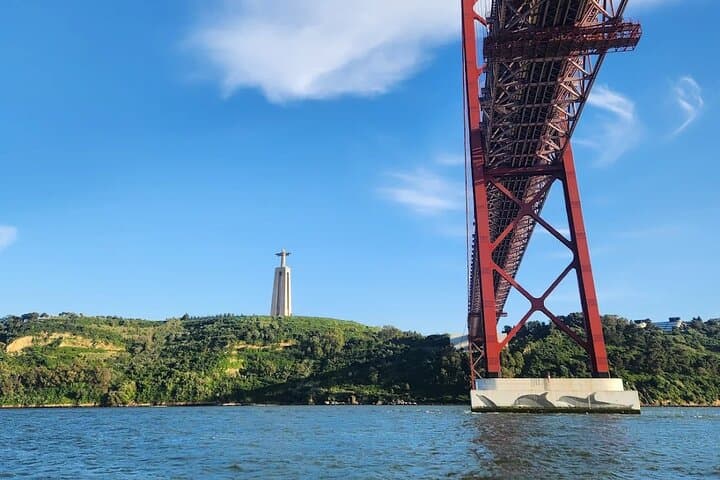 Lisbon Tagus Catamaran Cruise — 2-Hour Sightseeing Sail with Drinks photo 4