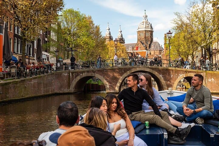 Amsterdam Electric Canal Cruise with Live Guide and Two Drinks photo 2