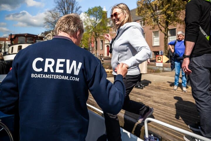 Amsterdam Electric Canal Cruise with Live Guide and Two Drinks photo 3