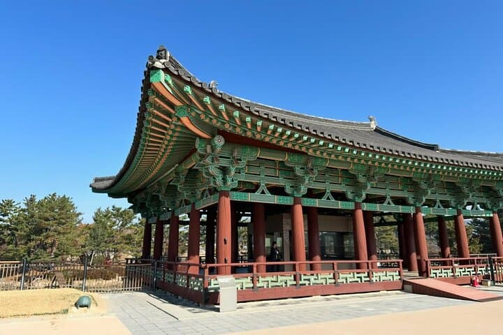 Explore Gyeongju: Interactive Storytelling at Donggung Palace & Wolji Pond photo 4