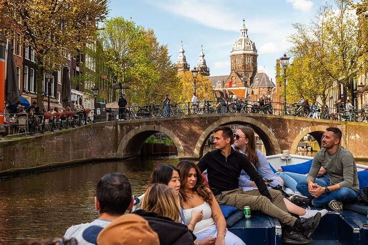 Amsterdam Electric Canal Cruise with Live Guide and Two Drinks photo 2