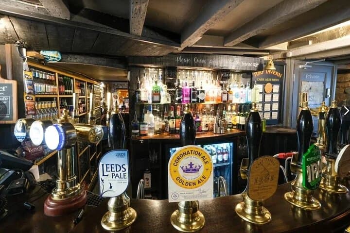 Oxford Pub Walk: Historic Pubs, Local Ales & Evening Walking Tour