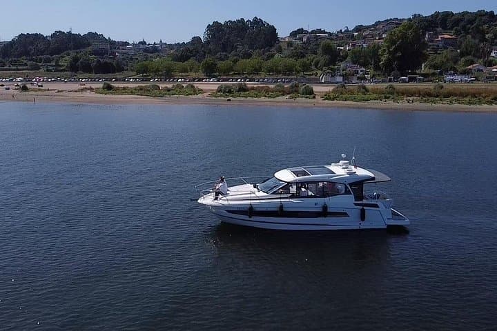 Private Douro Yacht Cruise: Porto River Tour Under the Bridges photo 2