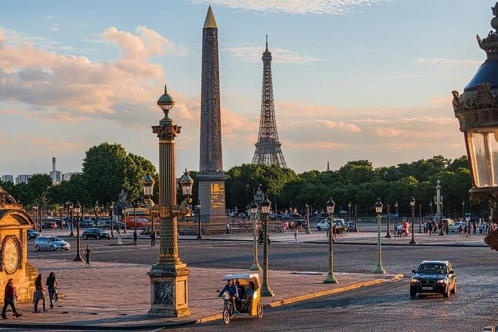 Explore Paris in a Vintage Van: Private Retro Tour of Paris Landmarks photo 2