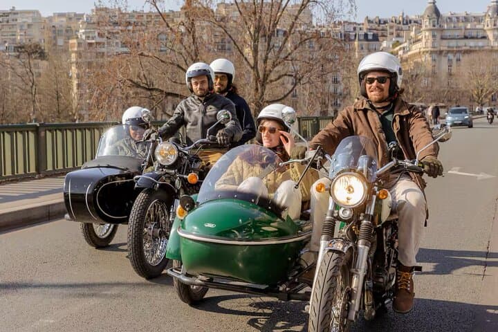 Paris Vintage Sidecar Tour: Private 90-Minute Ride Past Eiffel & Louvre