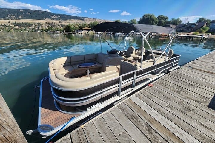 PartyFish Pontoon Rental on Okanagan Lake — Sylvan Mirage 8522 in Kelowna