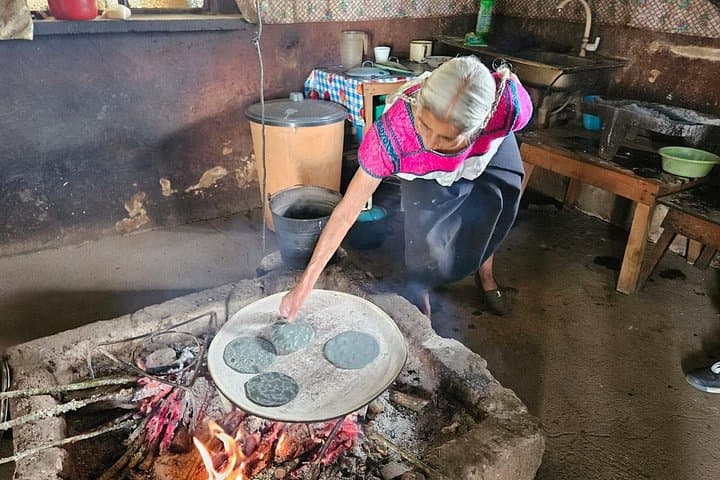 Acaxochitlán Day Tour: Water Ceremonies, Textile Workshops & Mountain Cuisine photo 4