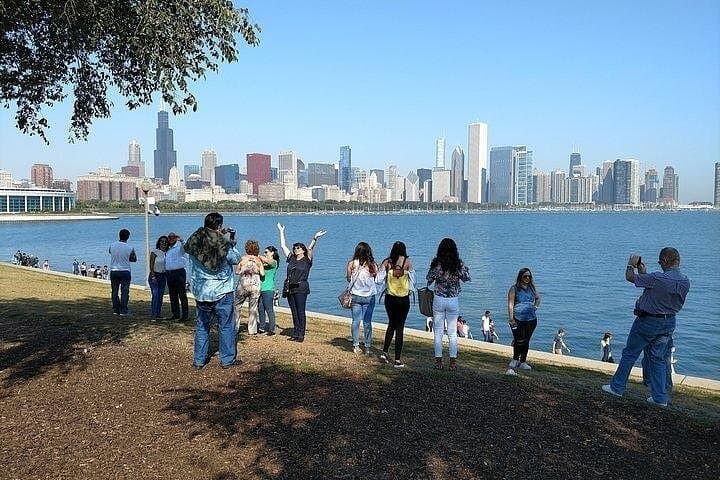 Luxury Minibus Chicago City Tour — 2-Hour Skyline, Museum Campus & Grant Park Highlights photo 3